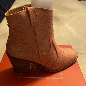 New in Box Mackin J Boots